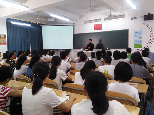 南开大学经济学院教授朱磊应邀到我校交流讲学