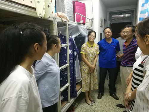 “心系新生，关怀备至” ---永利23411集团领导班子下宿舍慰问新生送温暖