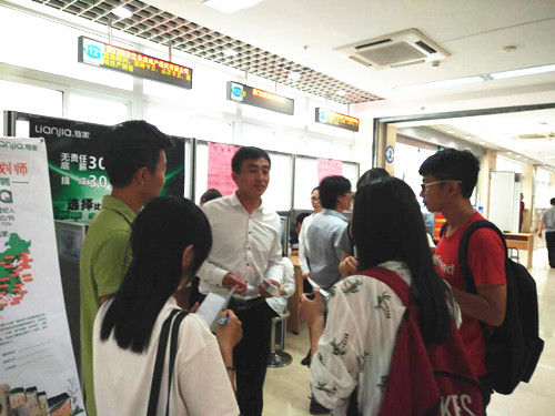 永利23411集团开创体验式教学实践课——“走进厦门人才市场，我也来招聘”