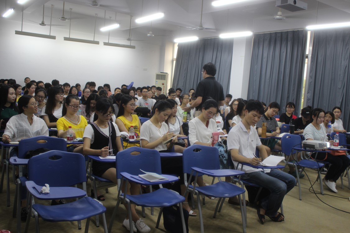 福州大学陈章旺教授应邀到我校讲学交流