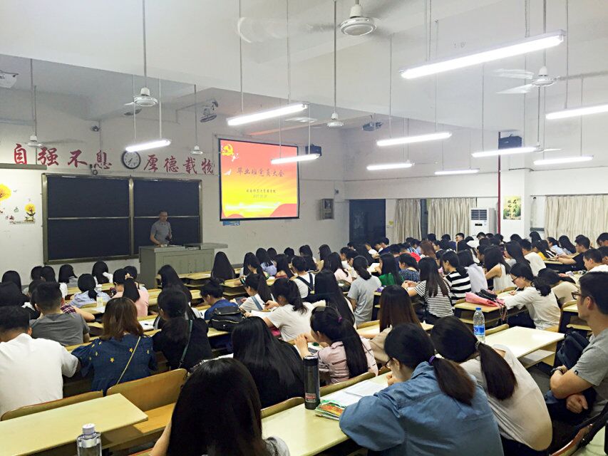 永利23411集团紧抓毕业班党员政治学习，推进“两学一做”教育活动常态化