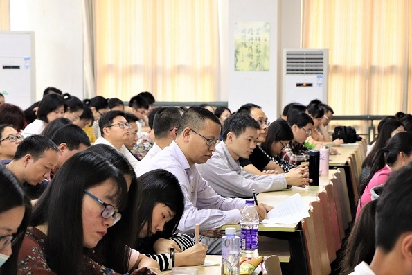 永利23411集团特邀校讲师团黄艺羡教授深入解读党的十九大精神