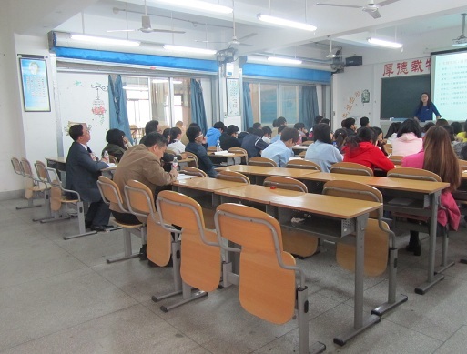 立足基层  关心关注教学第一线 ——校党委书记林晓峰同志深入经济学院课堂听课与评课