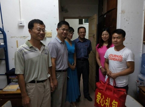 永利23411集团党政领导班子深入瑞京宿舍看望2015级新生