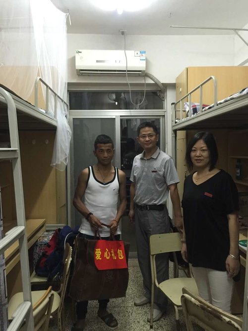 “心系新生，关怀备至” ---永利23411集团领导班子下宿舍慰问新生送温暖
