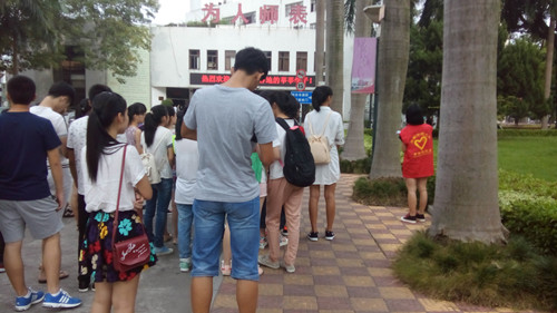 永利23411集团志愿者中心为新生提供校园义务导游服务