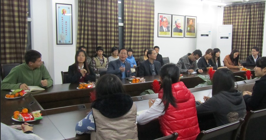 经济学院特邀方福前教授与我系专任教师及学生代表进行座谈